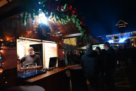 Včeraj je prvi koncert Pravljičnega Kamnik privabil število obiskovalcev (26)